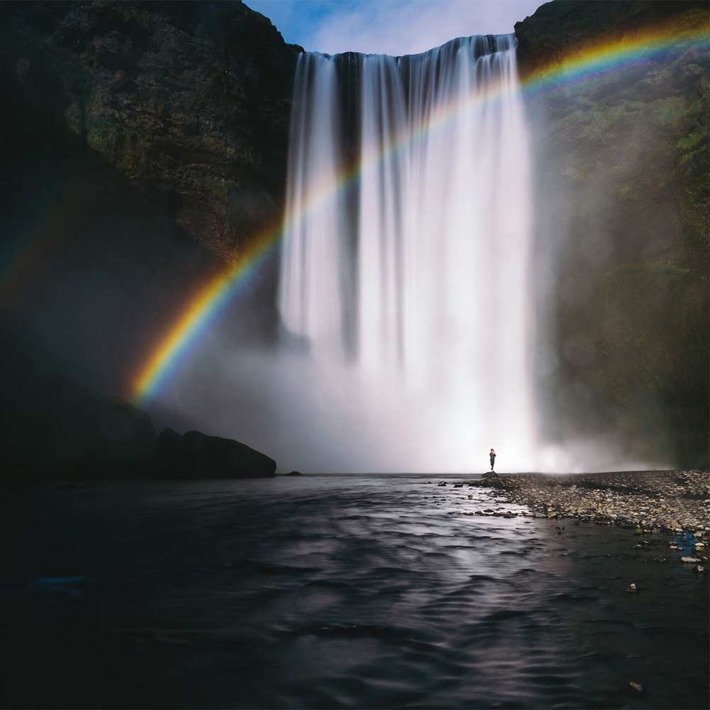 Открытка на каждый день с именем, Ирма Не грусти все будет хорошо речка и  огромный водопад Прикольная открытка с пожеланием онлайн скачать бесплатно 