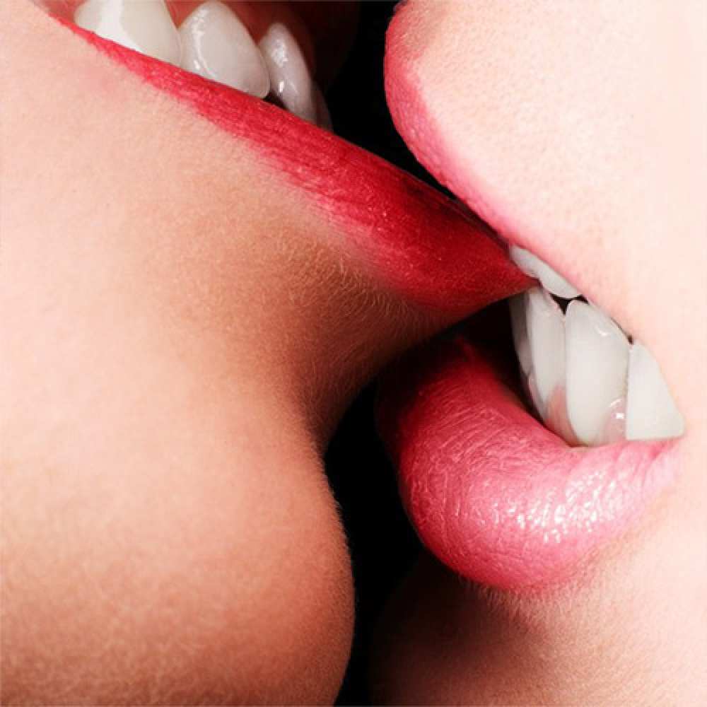 Открытка на каждый день с именем, Витольд Любим целуем обнимаем тебя поцелуй открытки бесплатно Прикольная открытка с пожеланием онлайн скачать бесплатно 