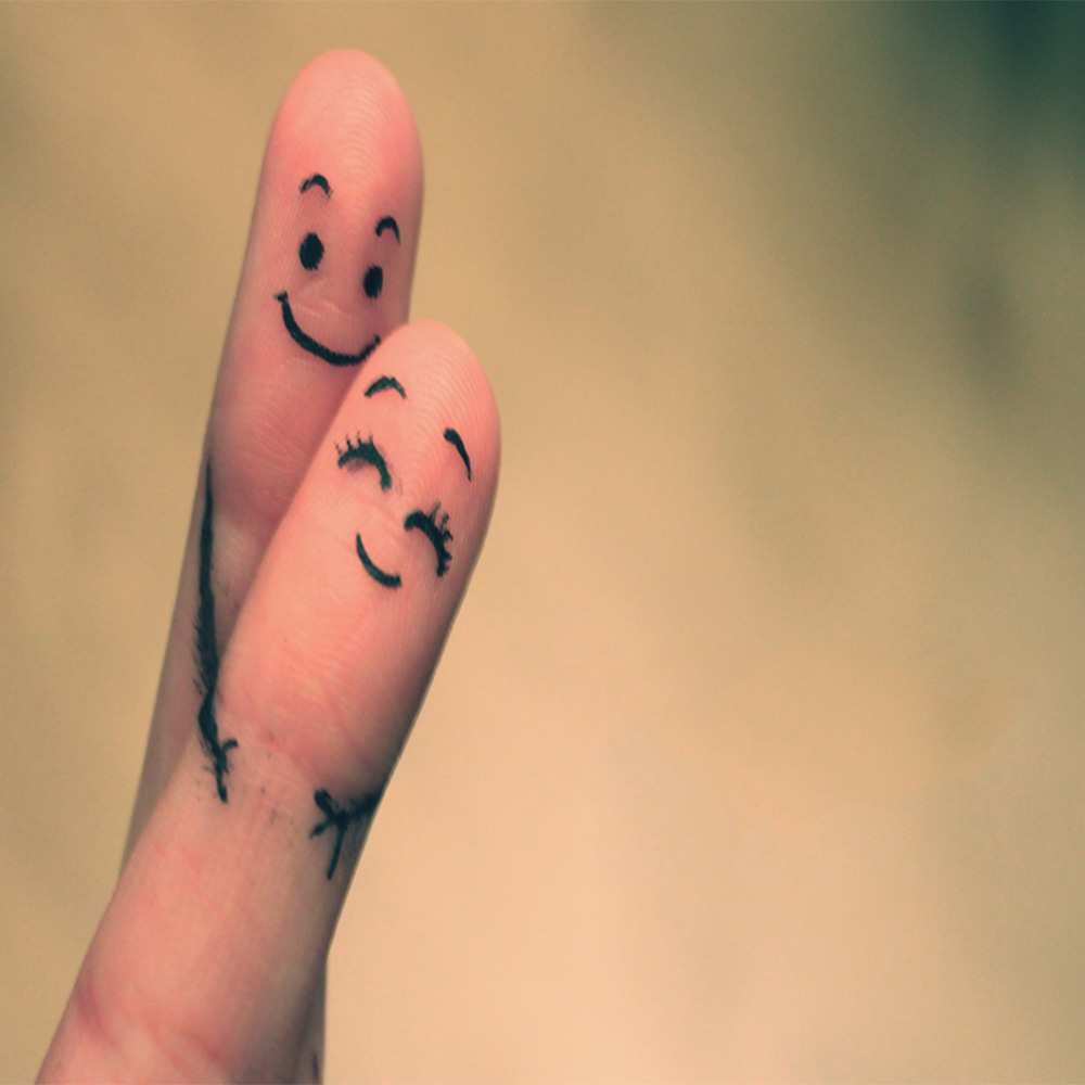 Открытка на каждый день с именем, Демьян Обнимашки рисунок на пальцах Прикольная открытка с пожеланием онлайн скачать бесплатно 