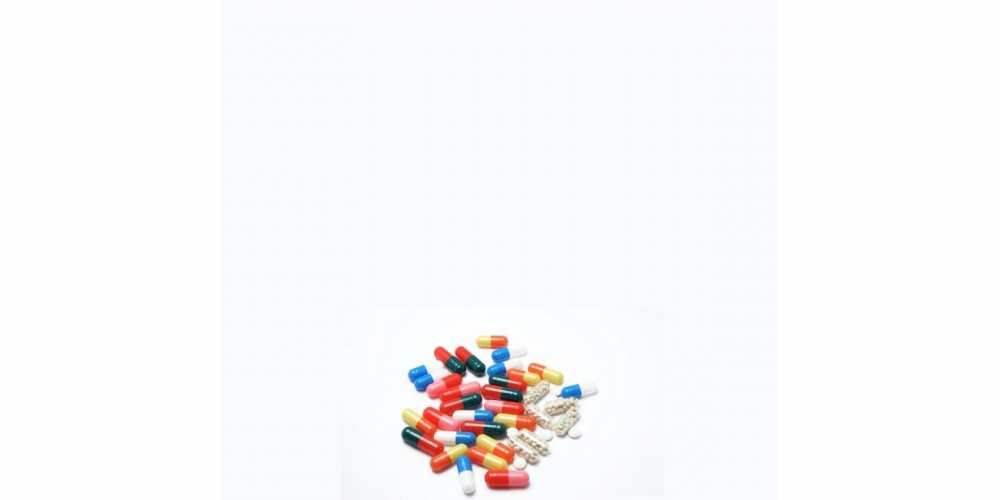 Открытка на каждый день с именем, Илья Скорейшего тебе выздоровления таблетки Прикольная открытка с пожеланием онлайн скачать бесплатно 