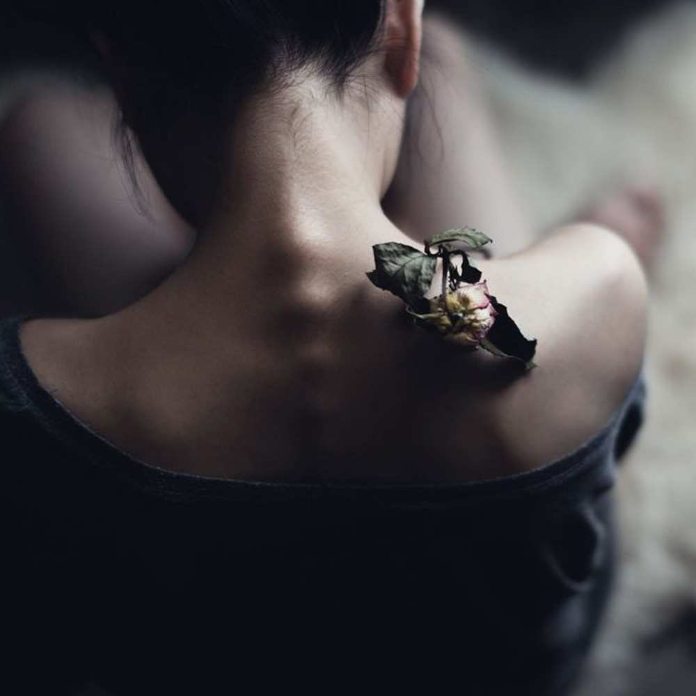 Открытка на каждый день с именем, Июлия Скучашки засох цветок Прикольная открытка с пожеланием онлайн скачать бесплатно 